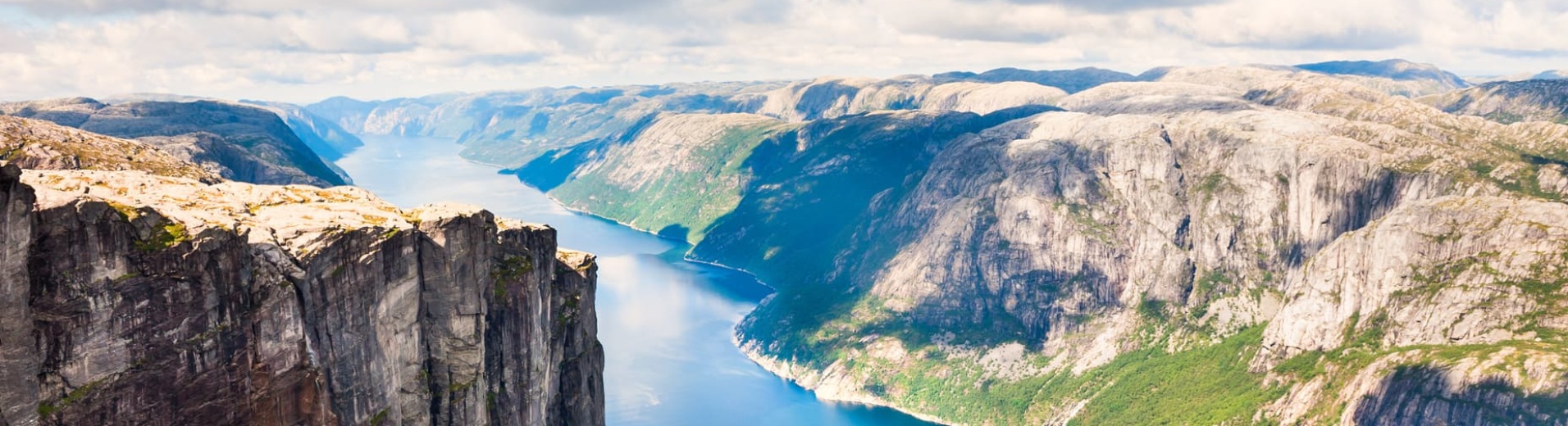 Vue sur les montagnes du Kjerag et sur le Lysefjord