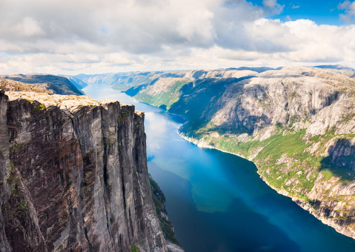 Vue sur les montagnes du Kjerag et sur le Lysefjord