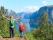 Enfants en Norvège devant un fjord