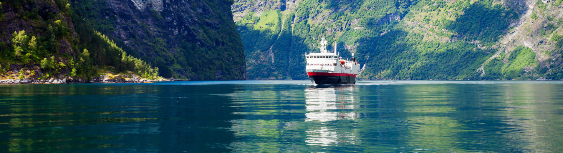 Bateau de croisière sur le Geirangerfjord