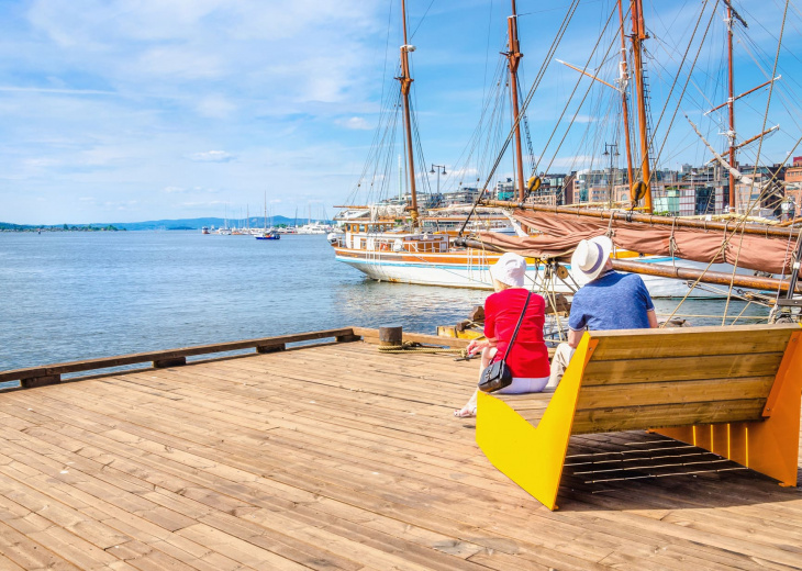 couple devant le port d'Oslo