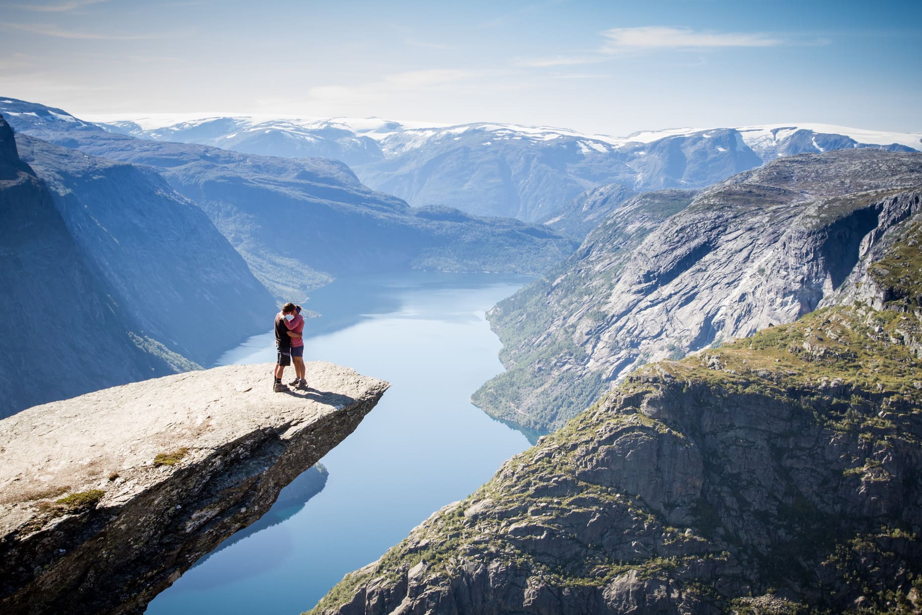 Amoureux sur le Trolltunga