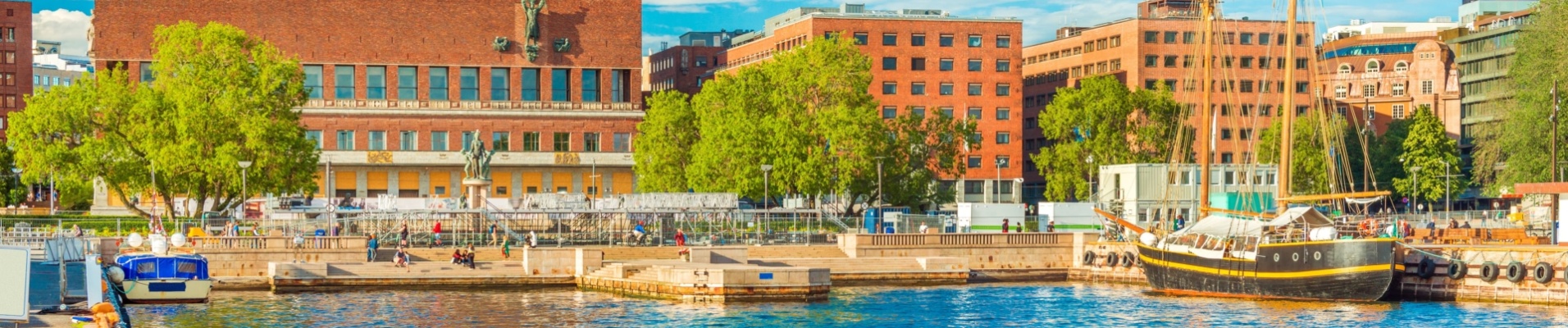 Vue du port et de la mairie d'Oslo