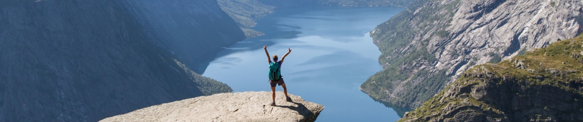 Vue panoramique depuis le Trolltunga en Norvège