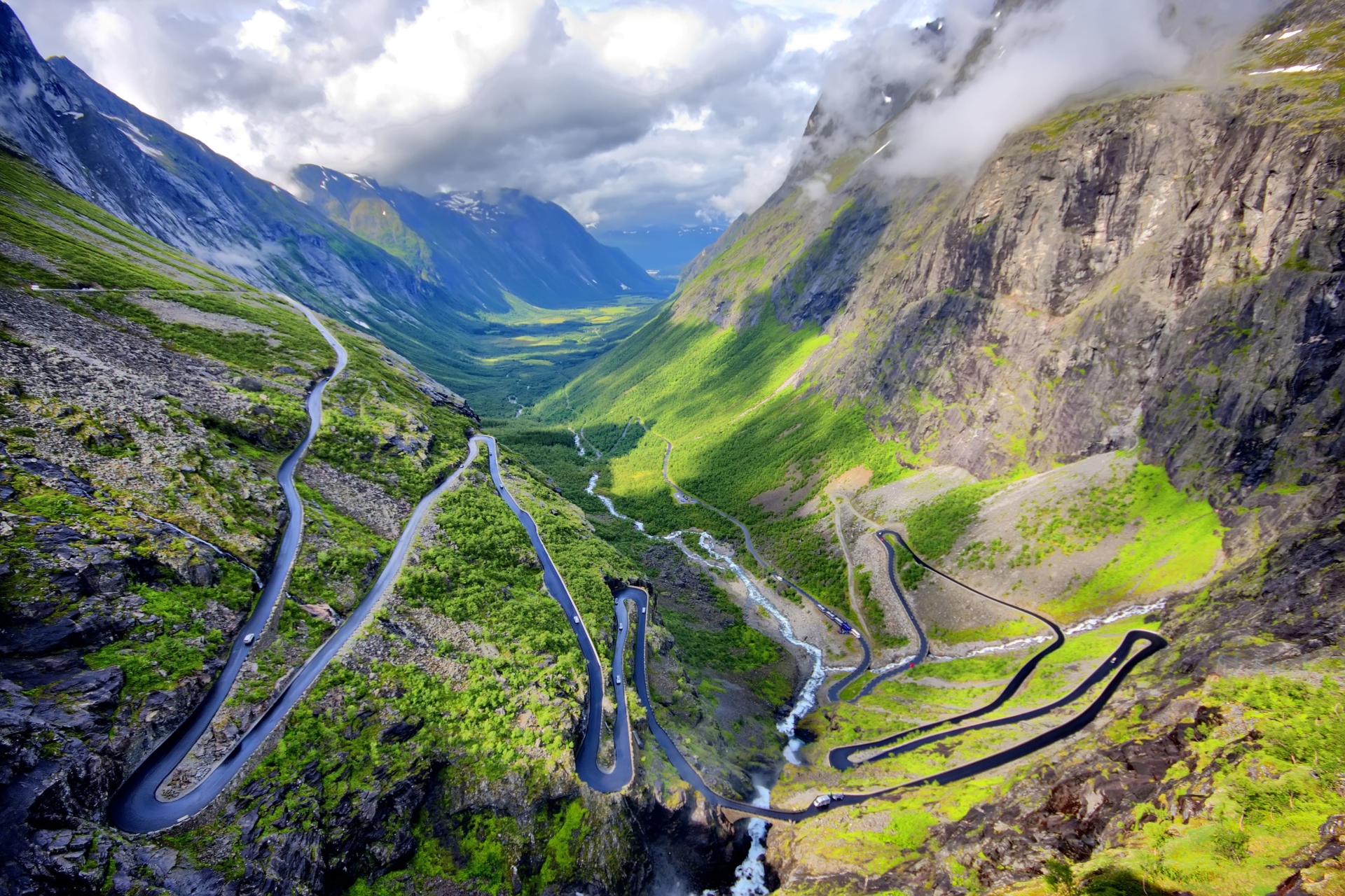 Route en lacets de Trollstigen en Norvège
