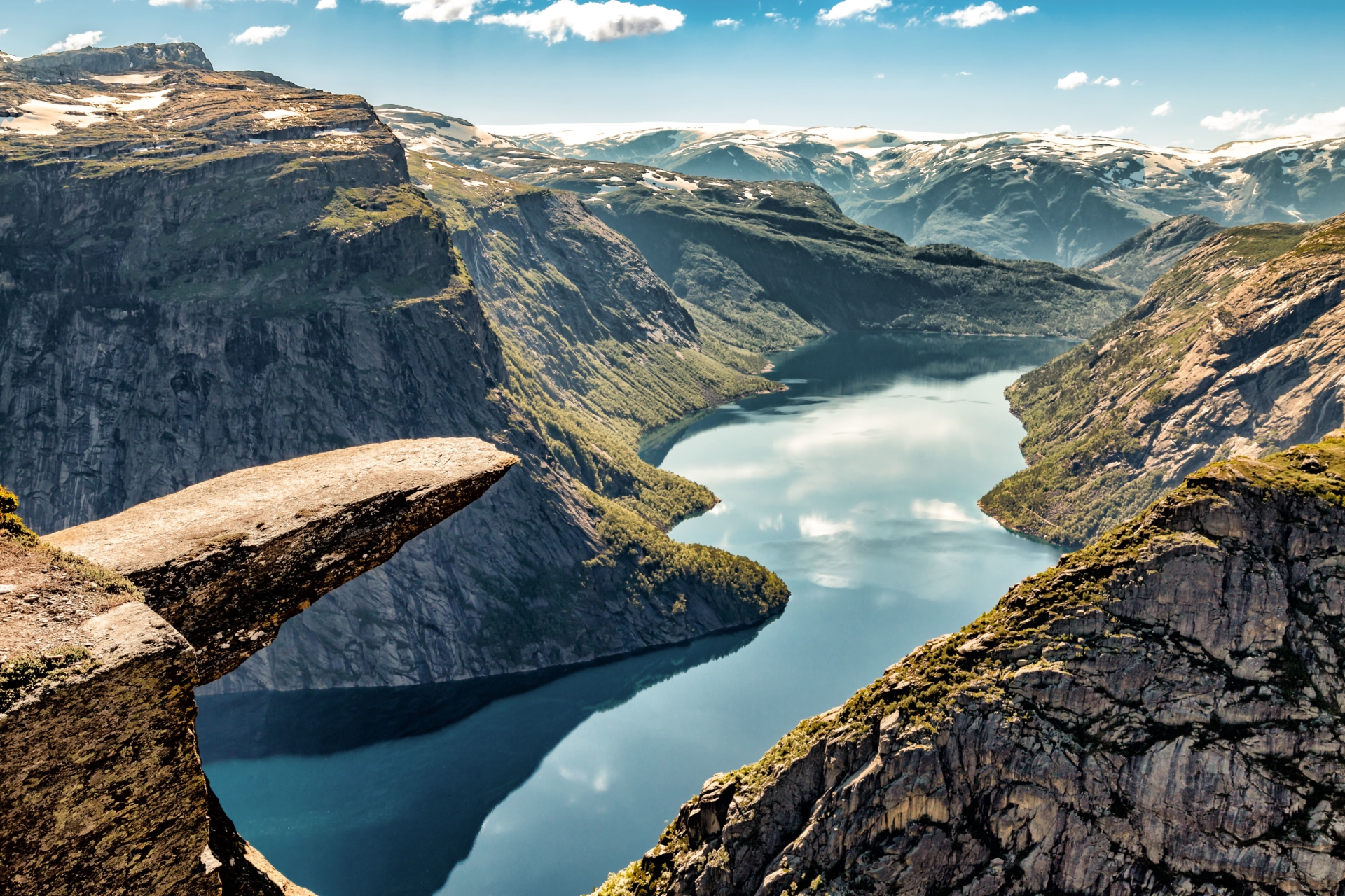 Panorama sur le rocher de Trolltunga près de Bergen