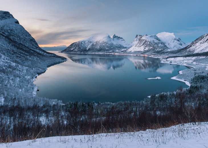 bergsfjord-senja-norvege-nuit-polaire