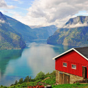 Maison rouge à Sognefjord en Norvège